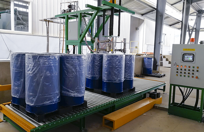 吨桶自动液体灌装机GAF-1500S4A_现场实拍1